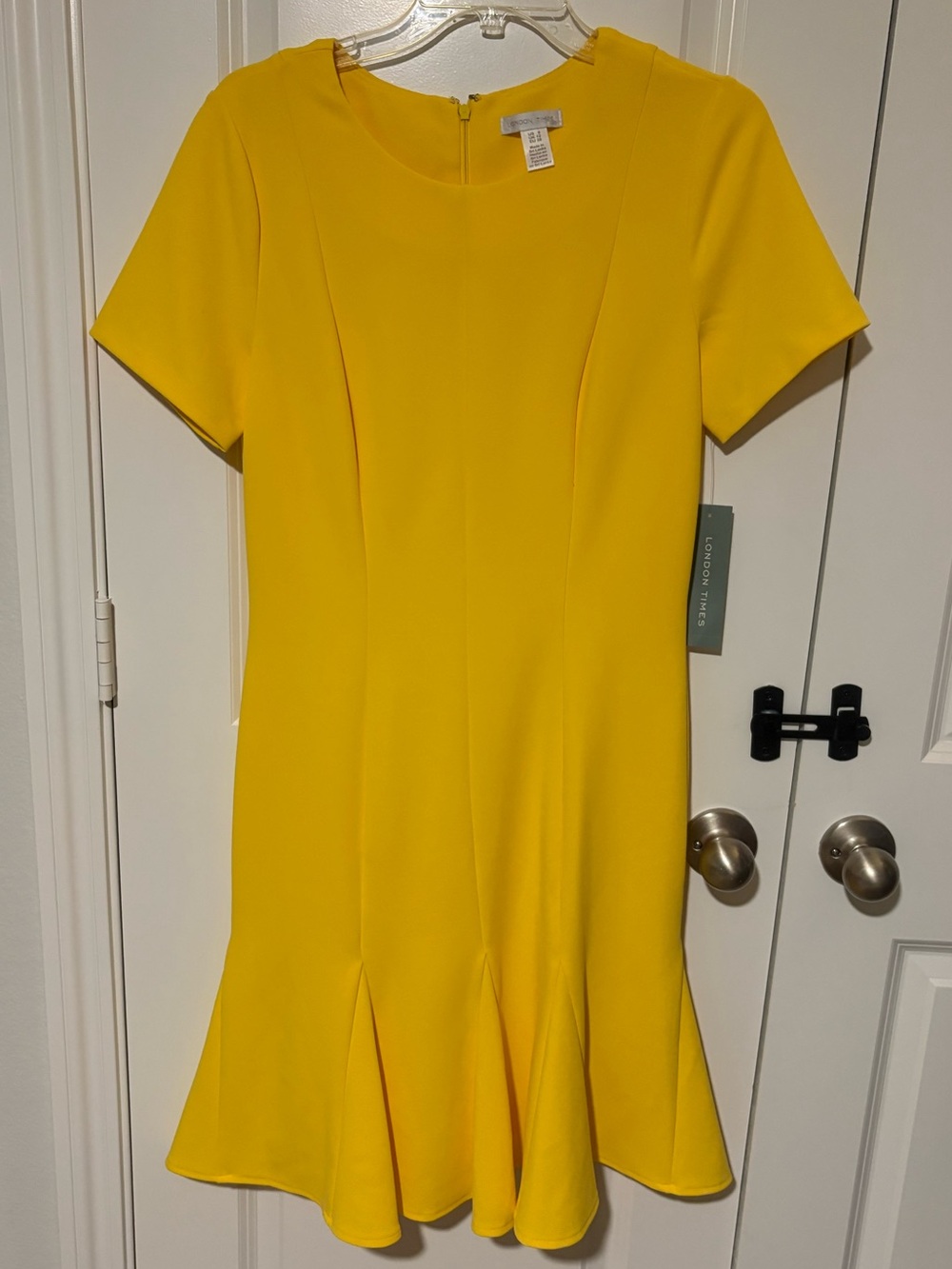 London Times Yellow Short Sleeve Fit and Flare Dress Size 8 NWT